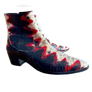 Made in NYC! Unquestionably Unique booties. Ladies 10-11. Suede lined.Price-firm